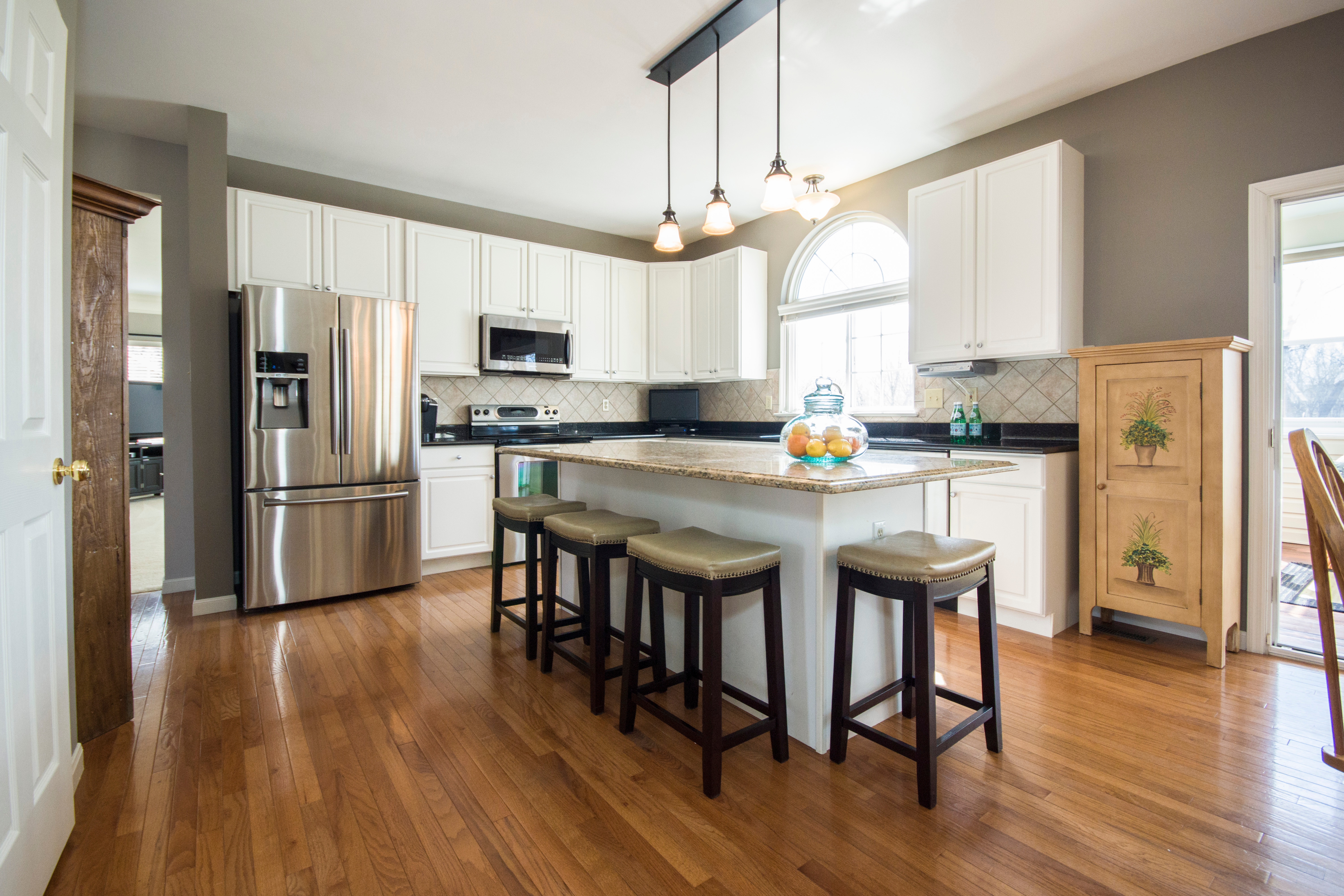 Why Should You Hire A Professional Kitchen Cabinet Painter